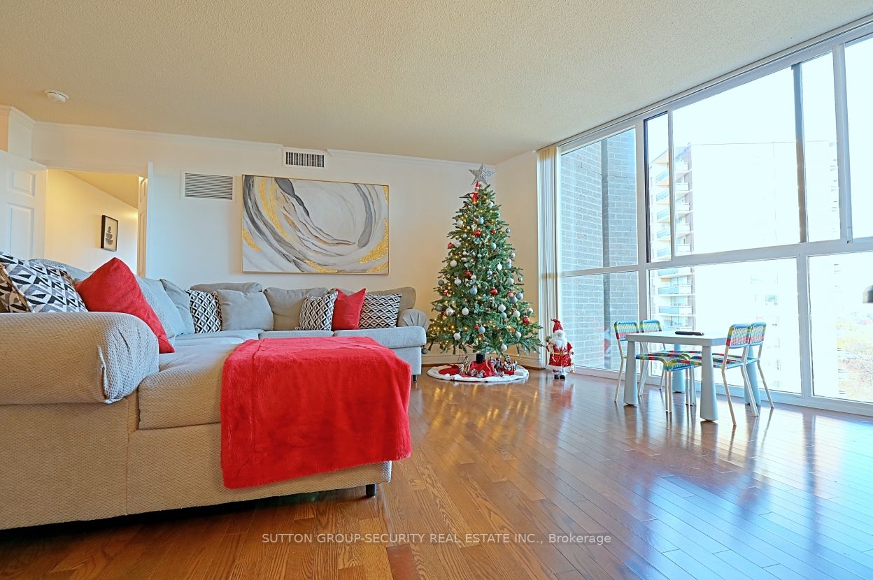 40 Richview Rd, #901