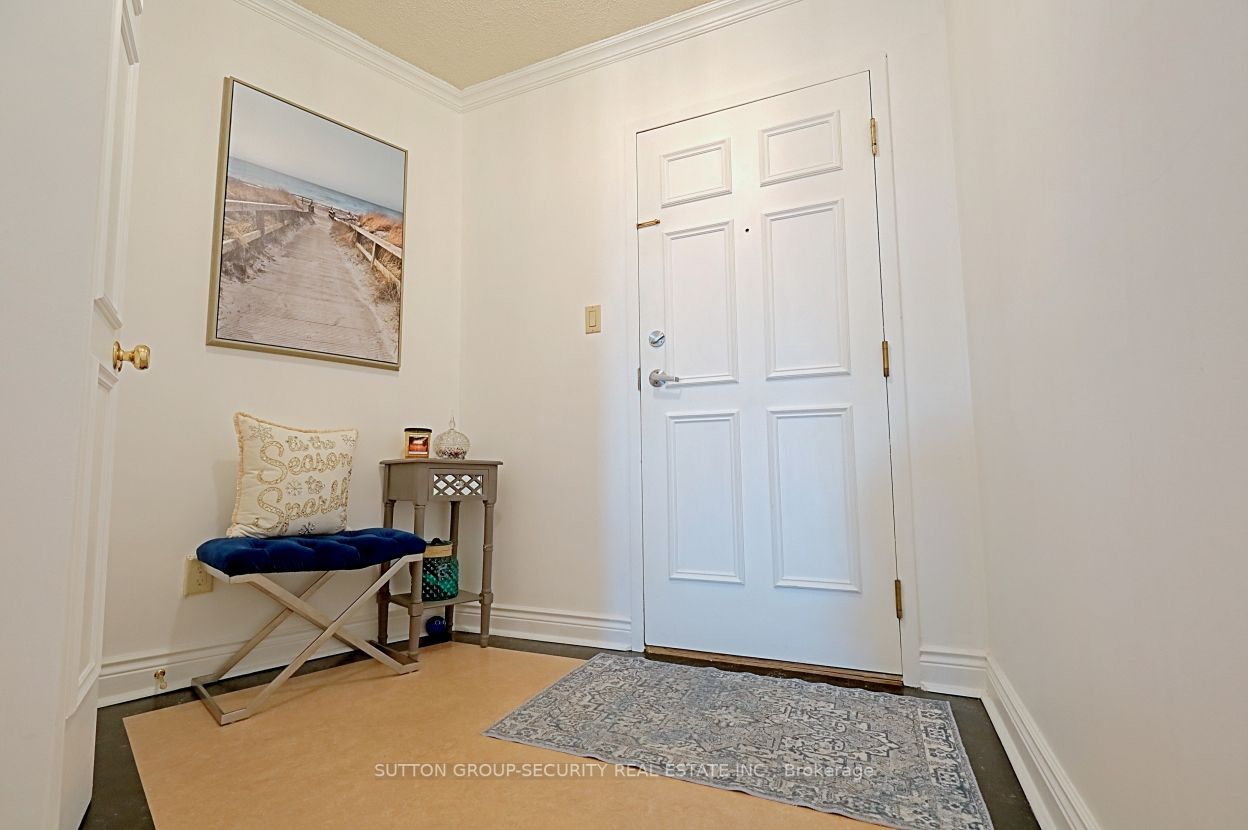 40 Richview Rd, #901