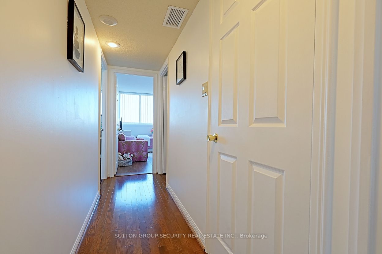 40 Richview Rd, #901