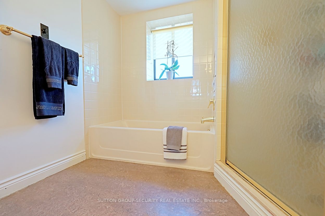 40 Richview Rd, #901
