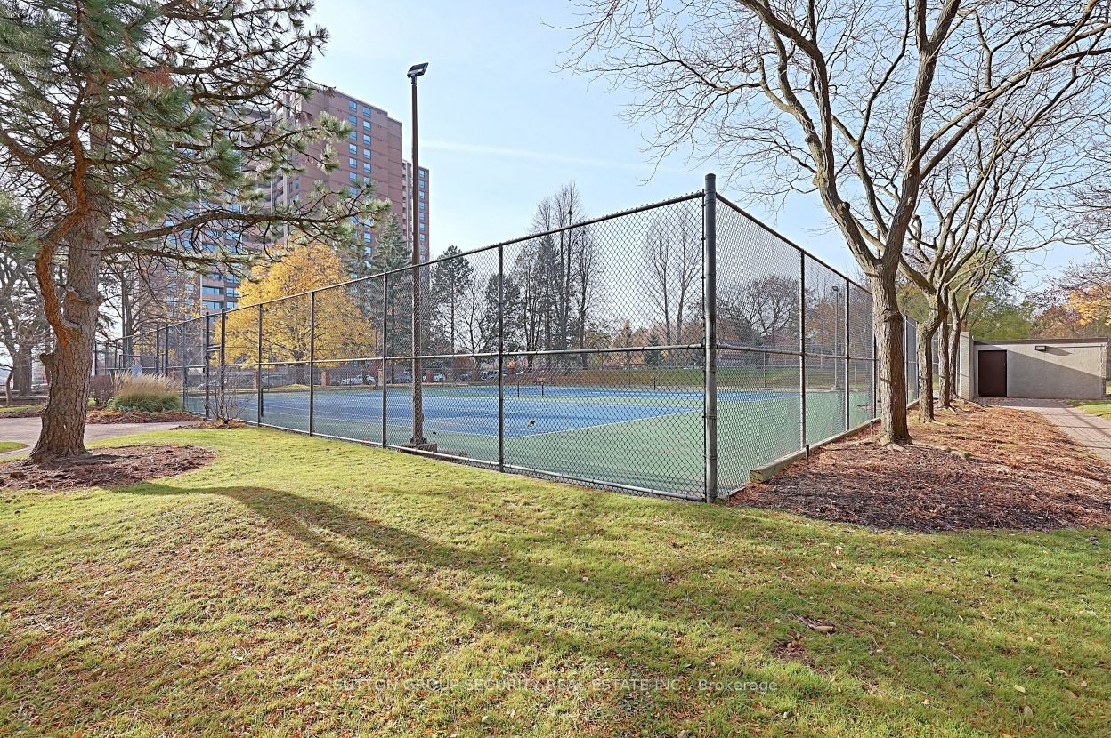 40 Richview Rd, #901