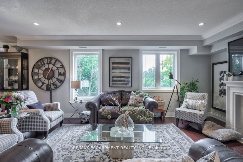390 Upper Middle Rd E, #306