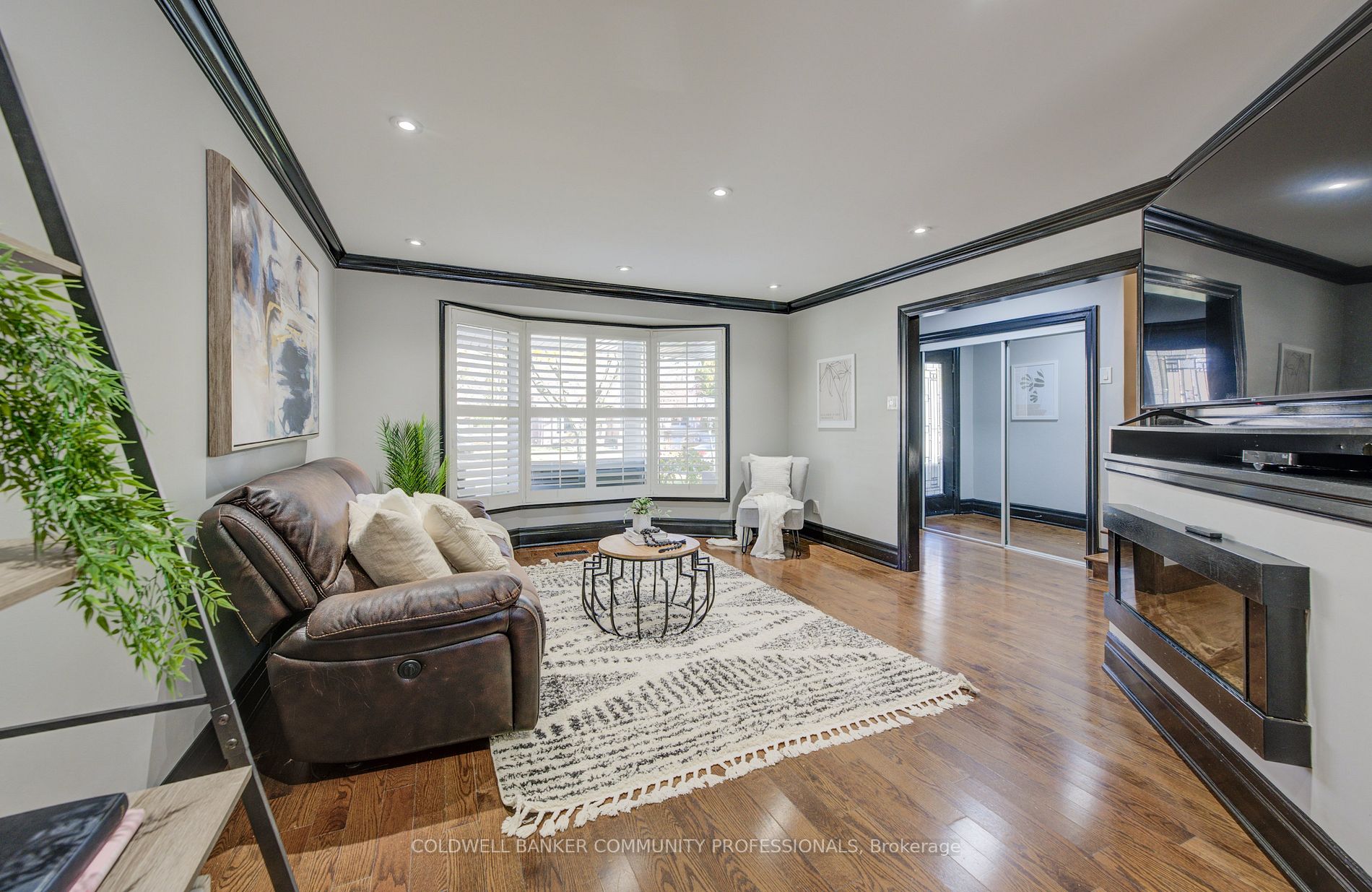 581 Holly Hill Cres