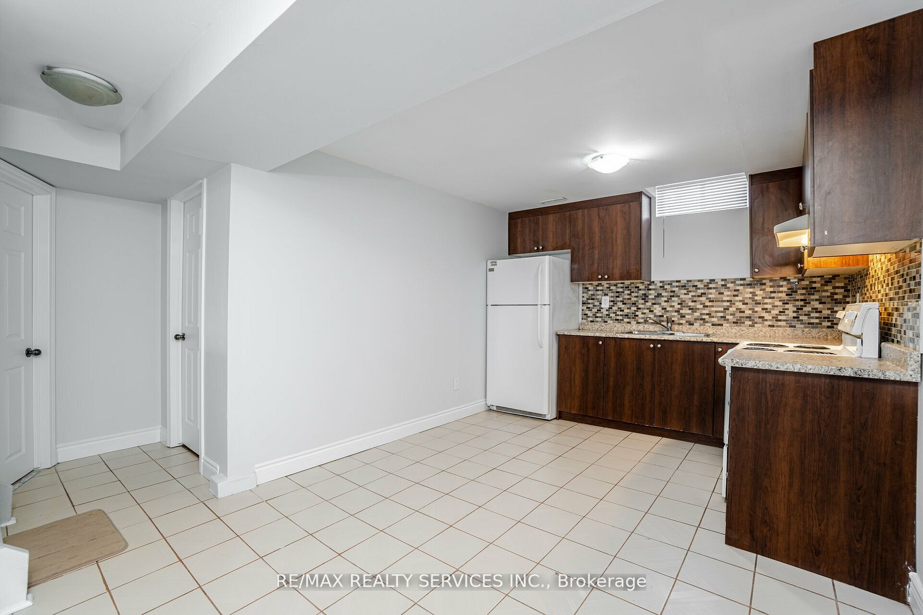 8 Deerpark Cres