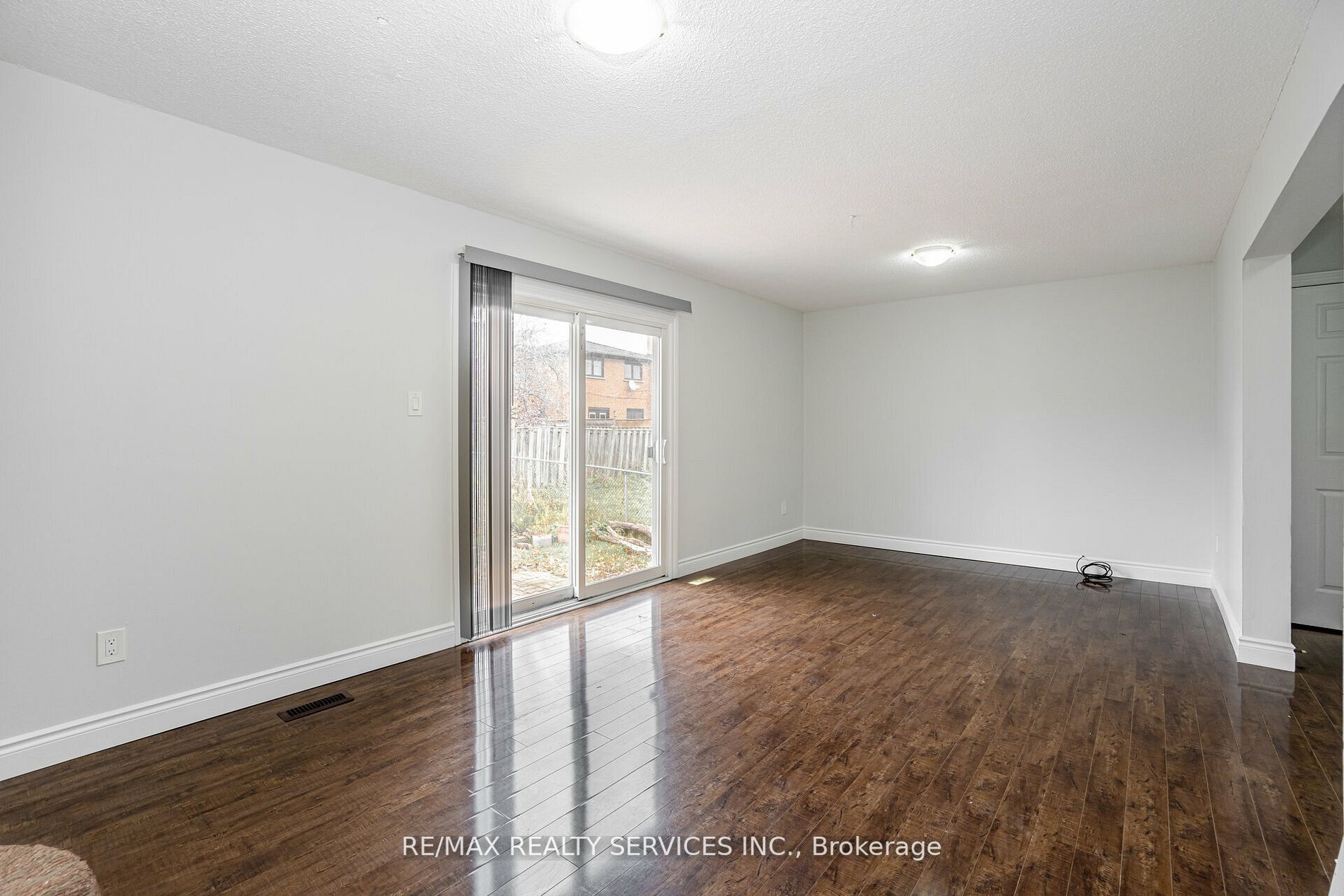 8 Deerpark Cres