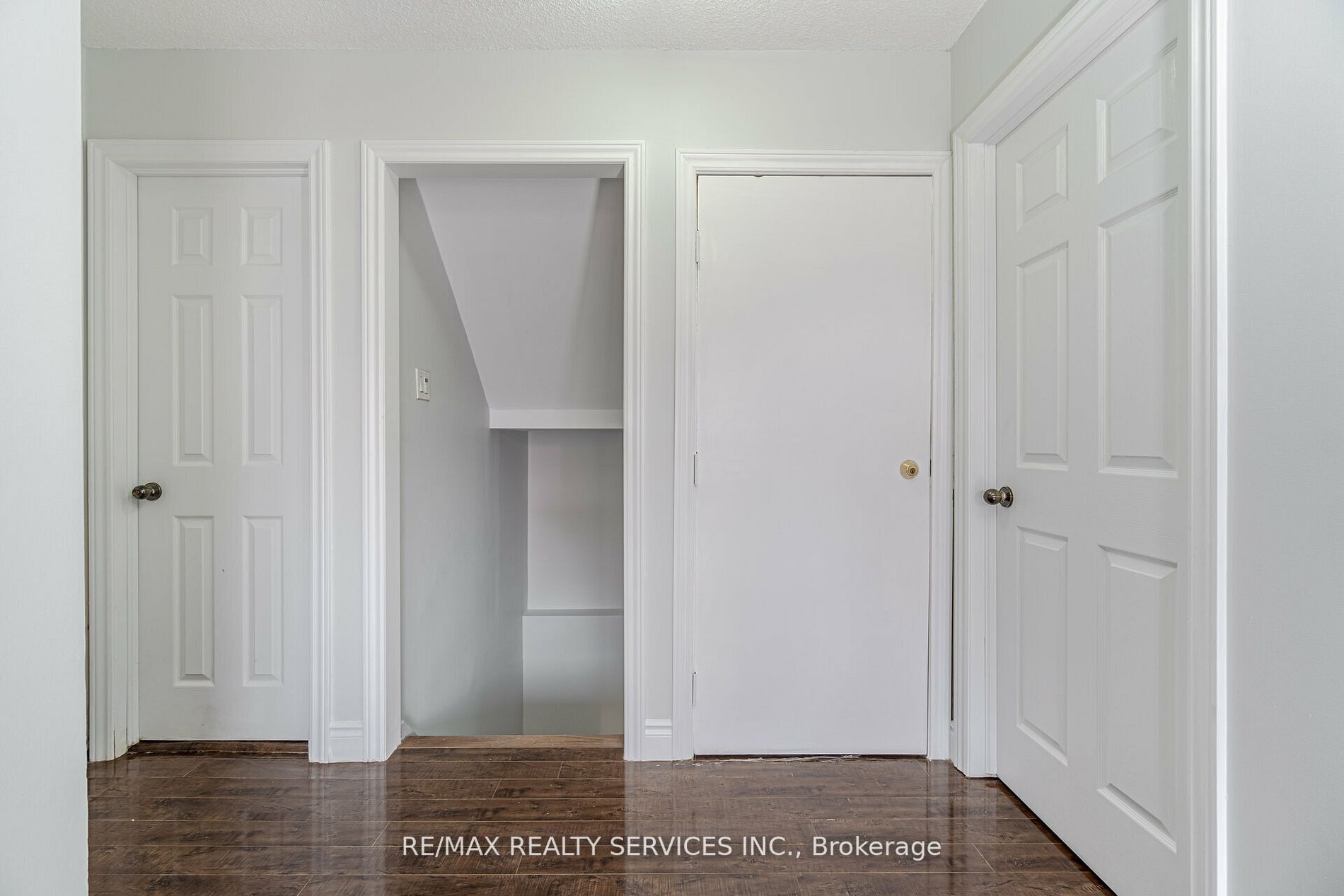8 Deerpark Cres