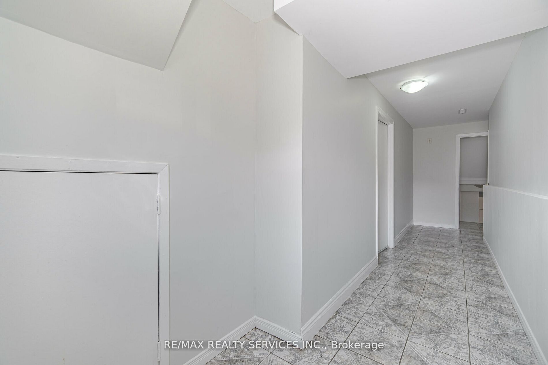 8 Deerpark Cres