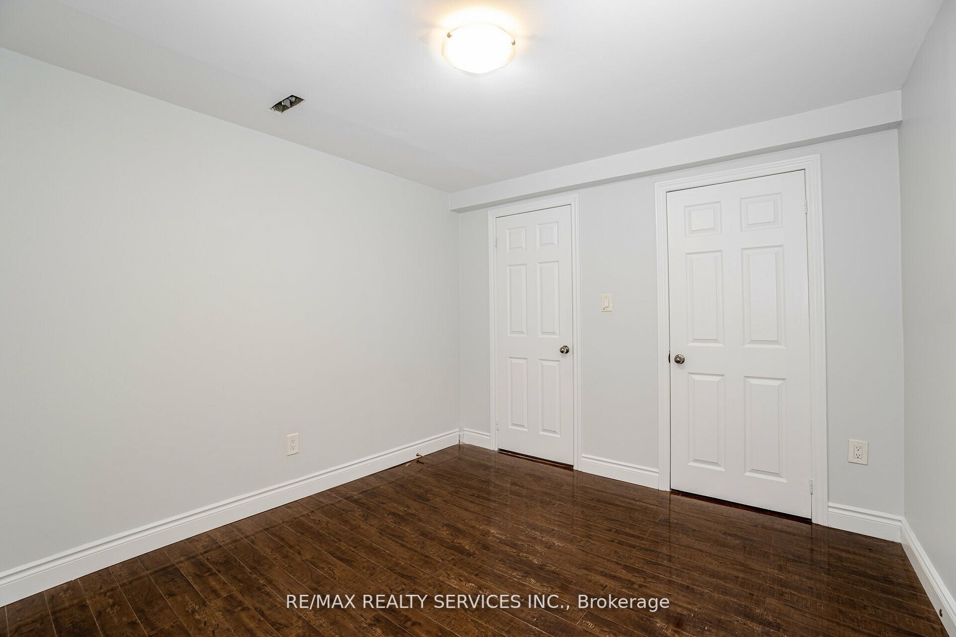 8 Deerpark Cres