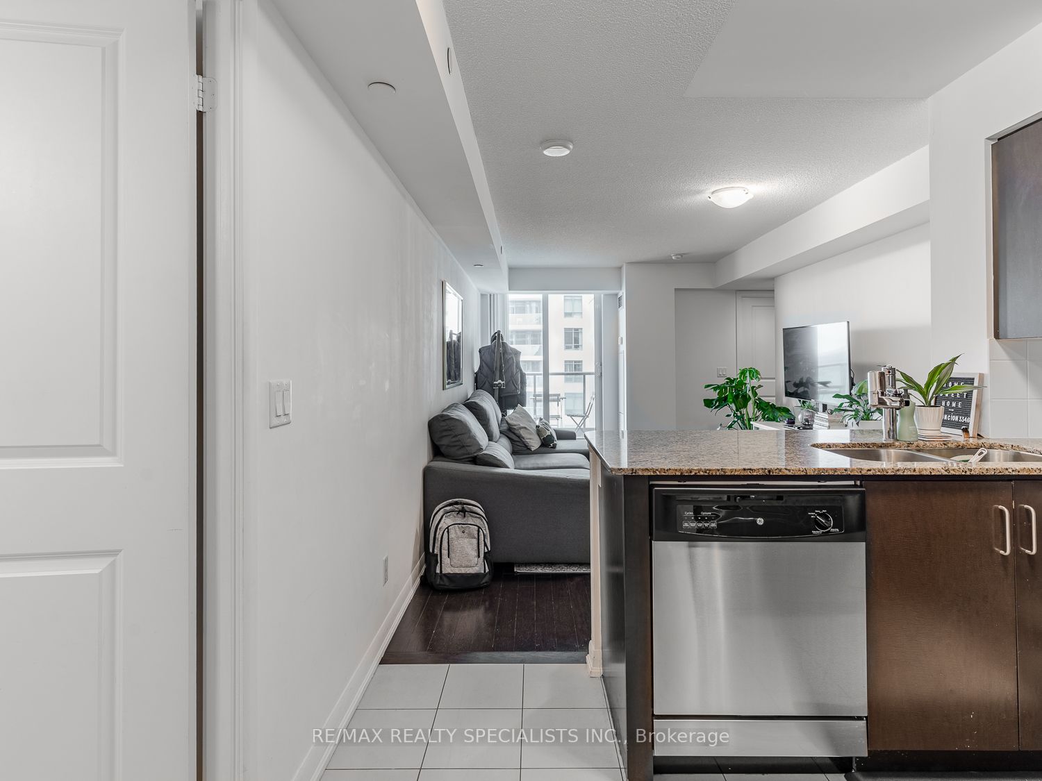 215 Sherway Garden Rd, #6