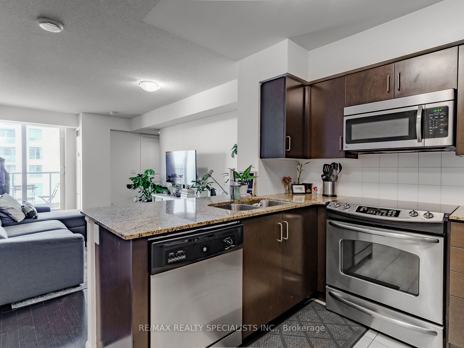 215 Sherway Garden Rd, #6
