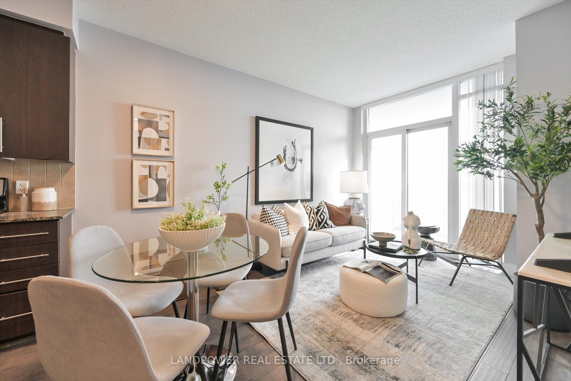 330 Burnhamthorpe Rd W, #2201