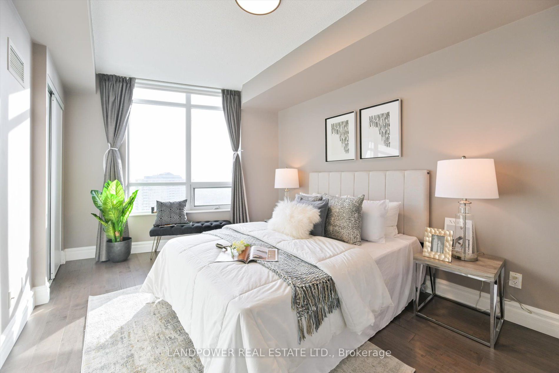 330 Burnhamthorpe Rd W, #2201