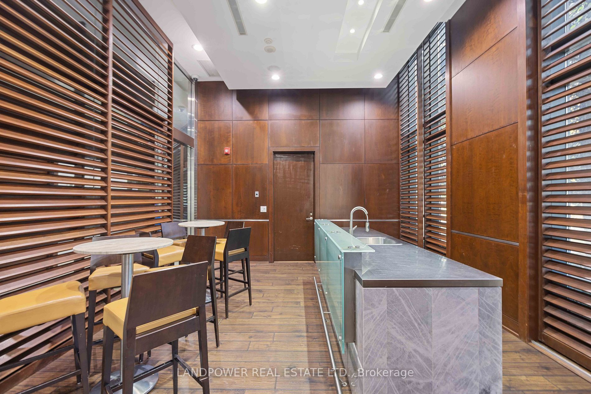 330 Burnhamthorpe Rd W, #2201
