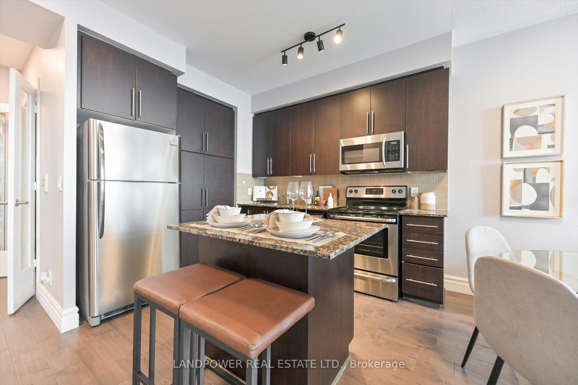 330 Burnhamthorpe Rd W, #2201