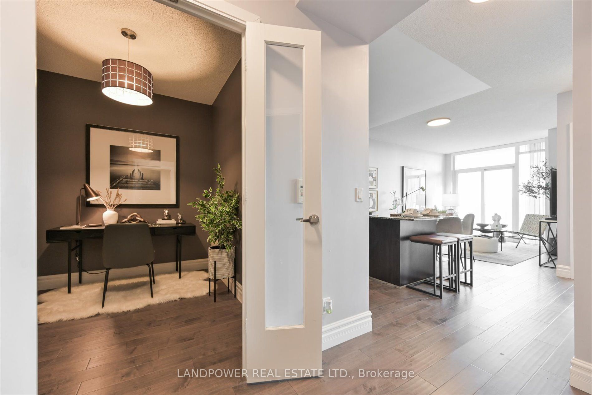 330 Burnhamthorpe Rd W, #2201