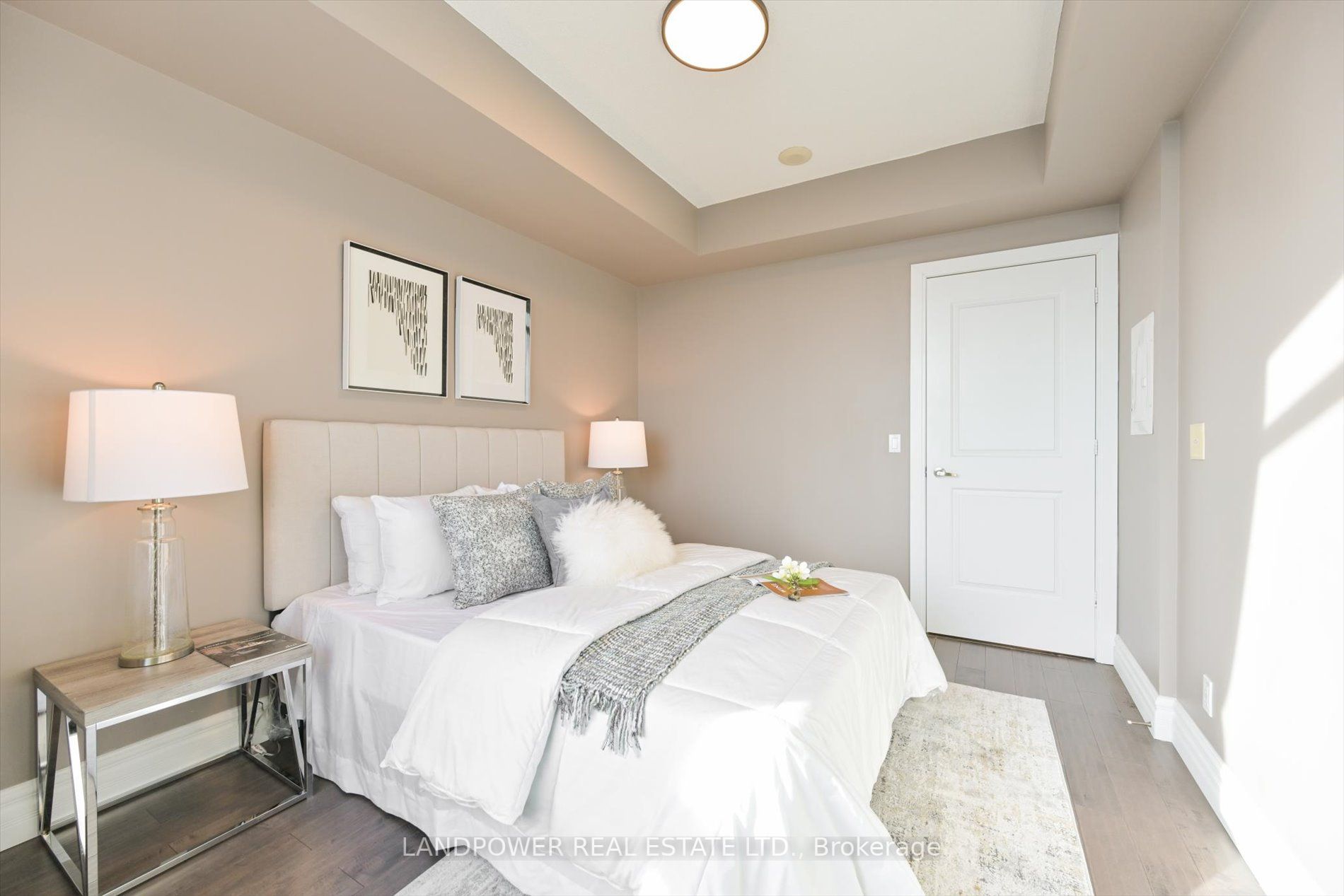 330 Burnhamthorpe Rd W, #2201