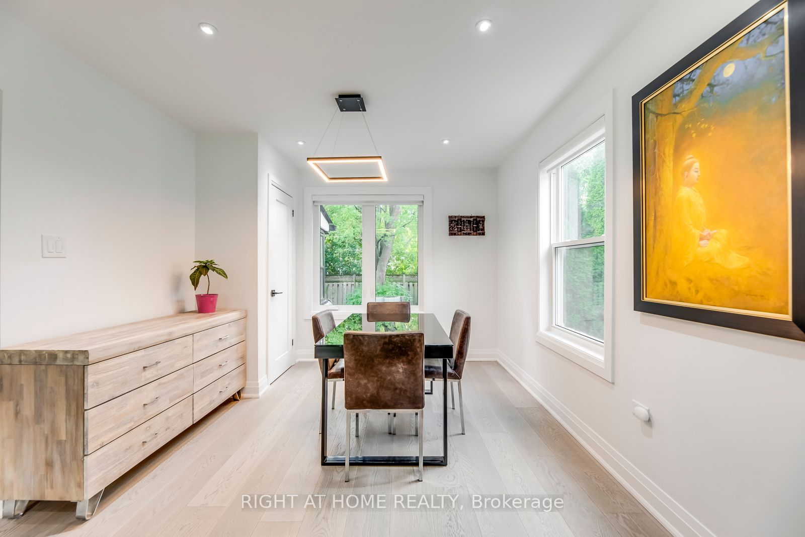 5 Saunders Cres