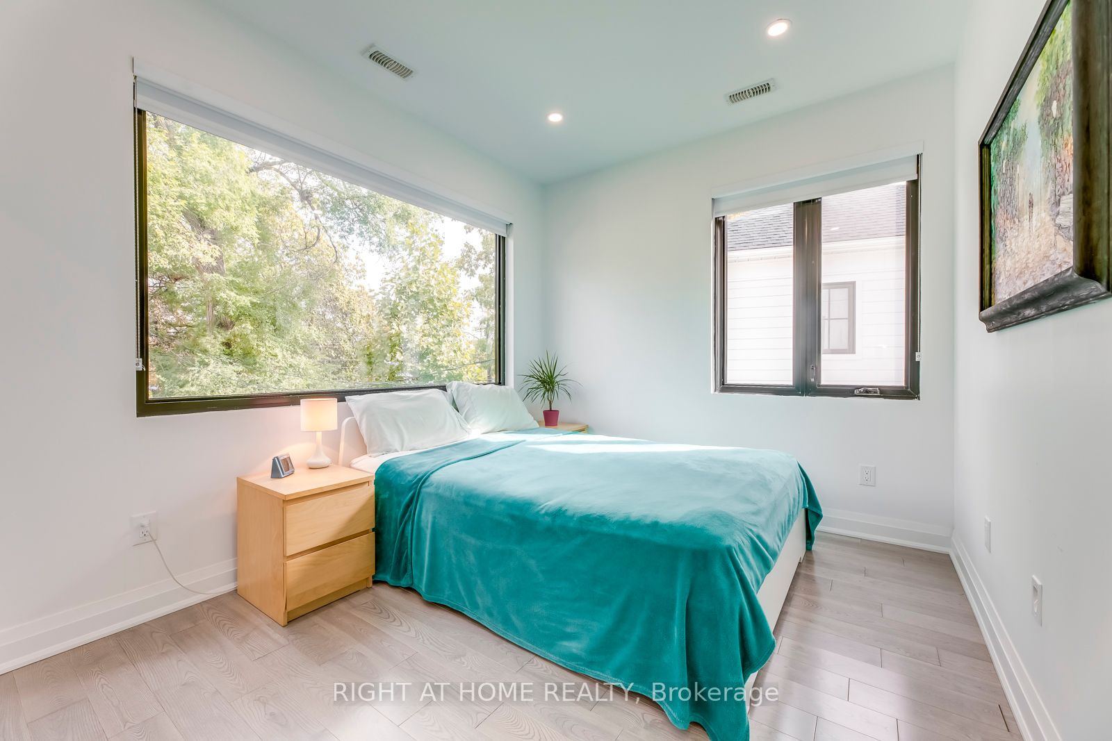 5 Saunders Cres