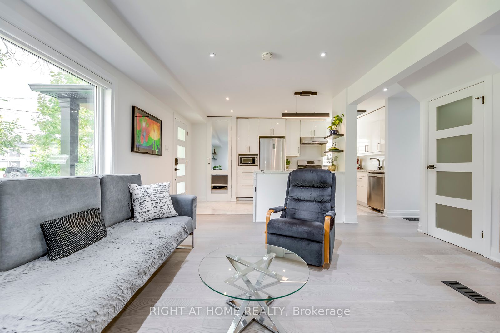 5 Saunders Cres