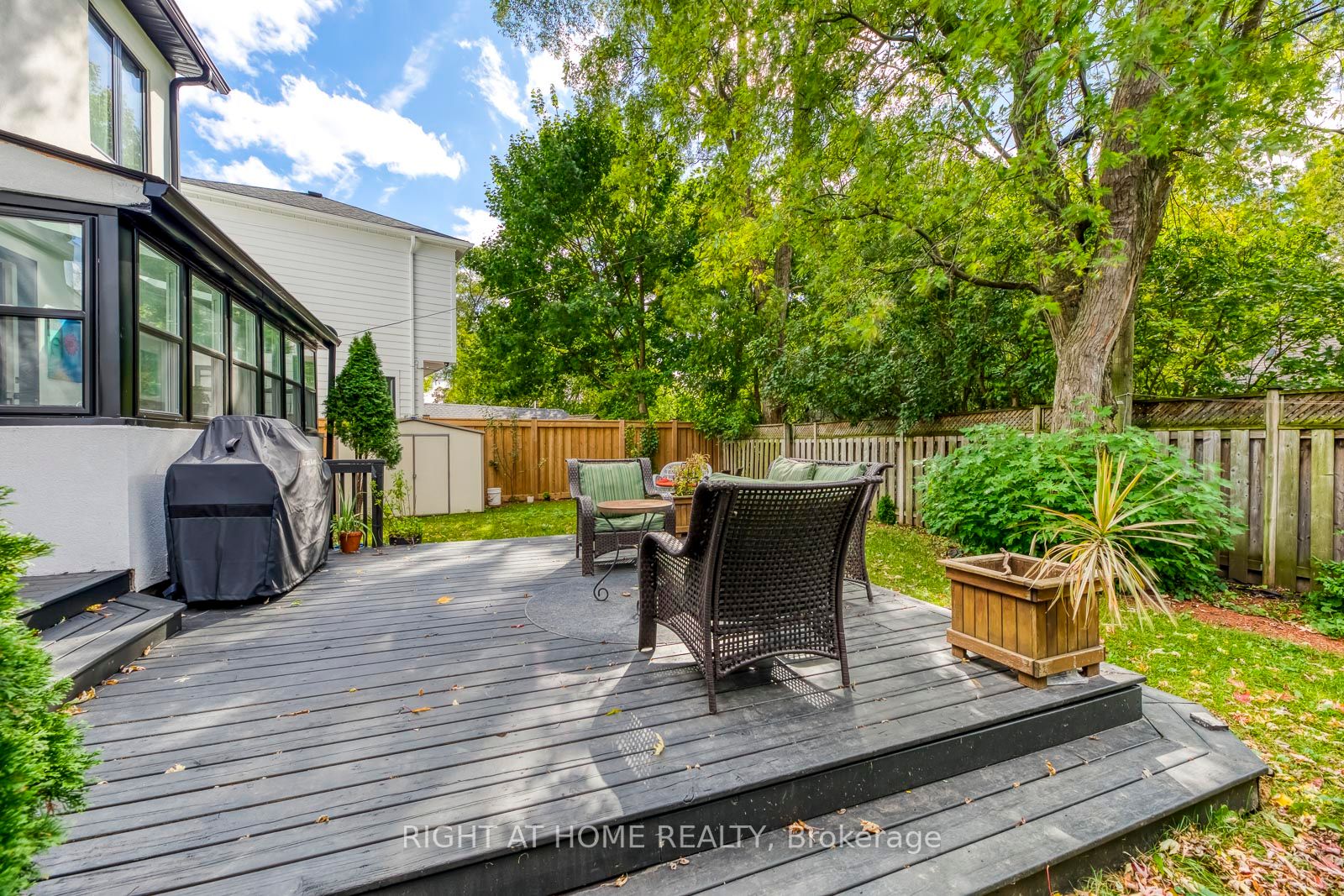 5 Saunders Cres