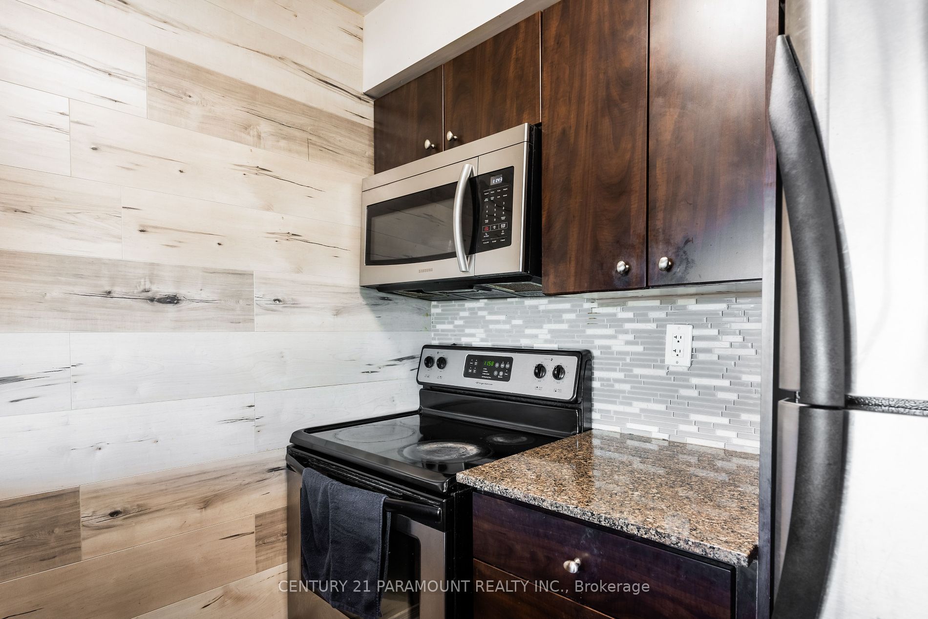 215 Queen St E, #403