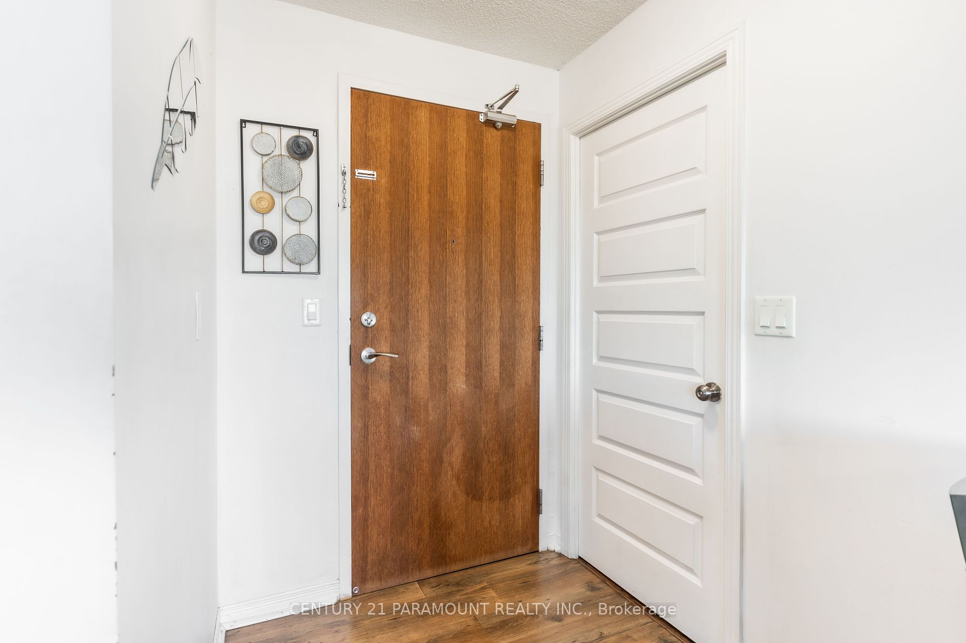 215 Queen St E, #403