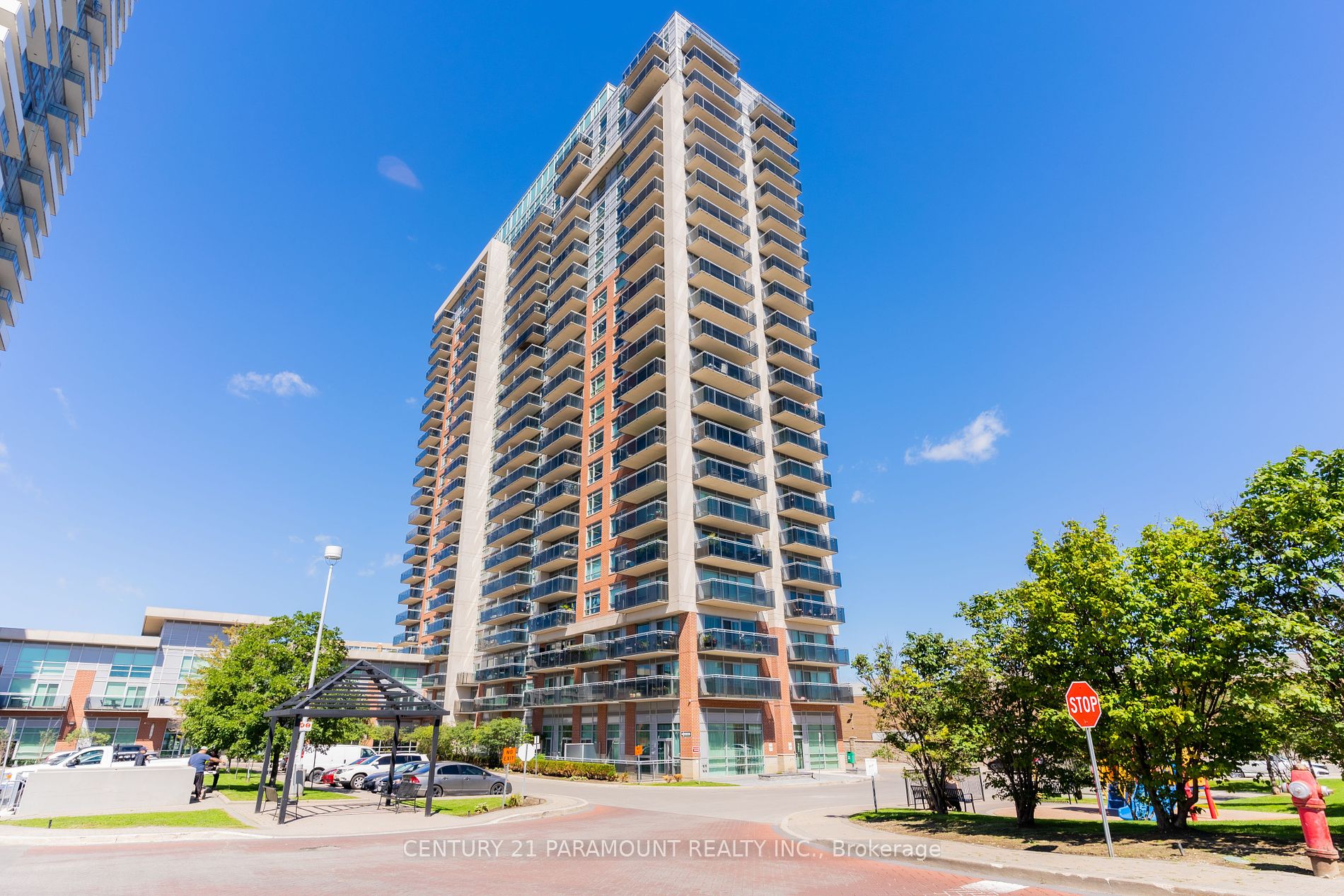 215 Queen St E, #403