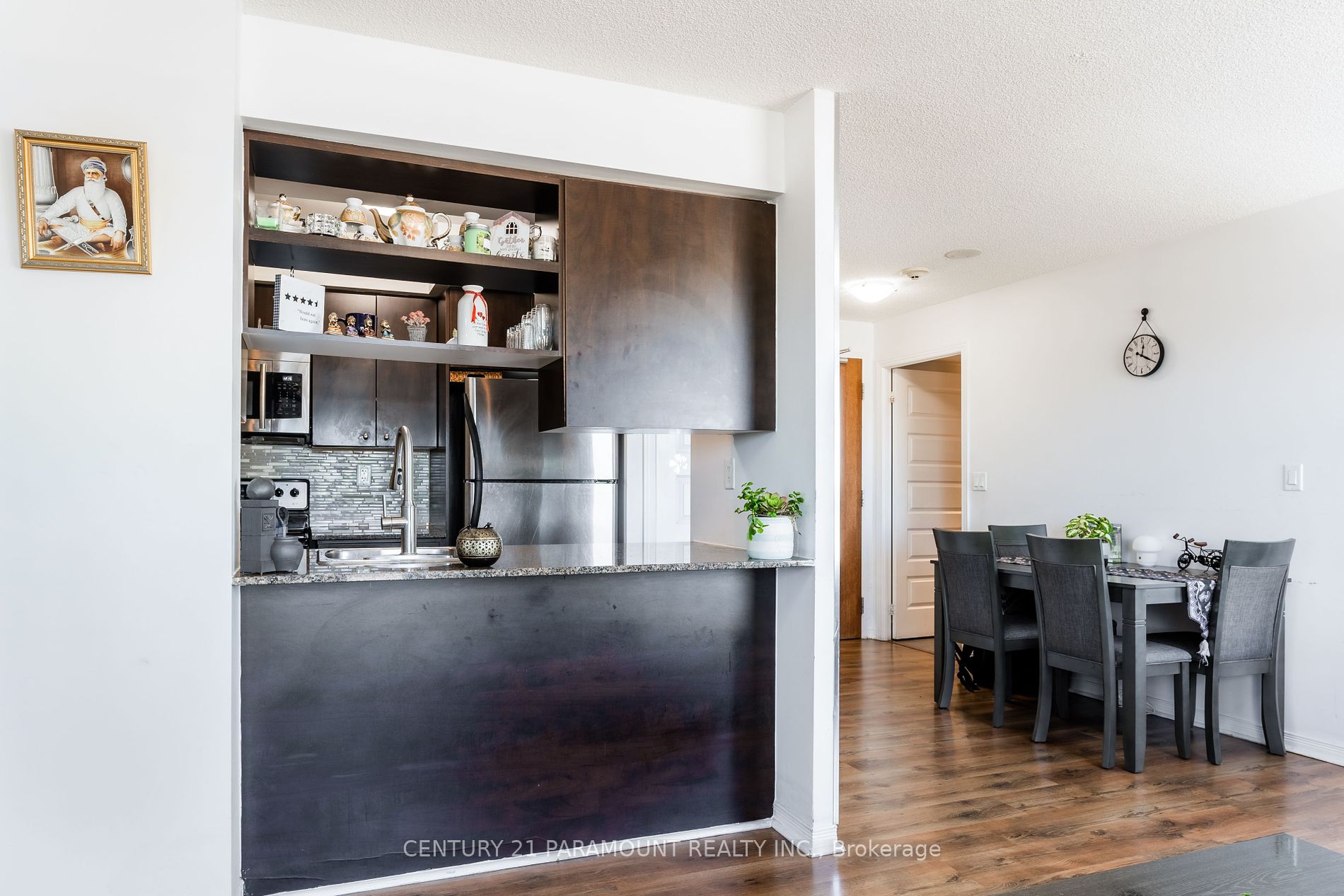 215 Queen St E, #403