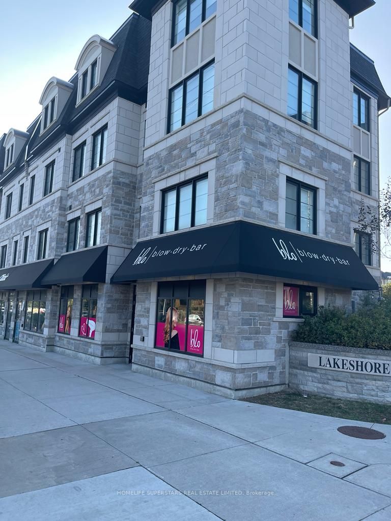 561 Lakeshore Rd E