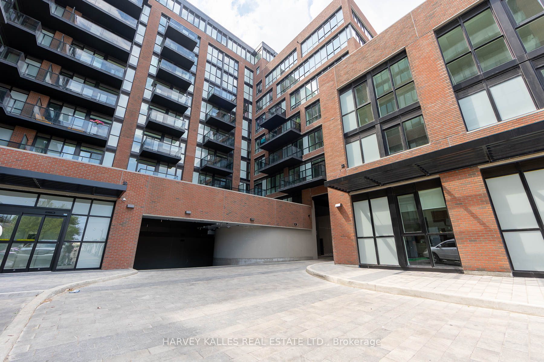 2300 St Clair Ave W, #114