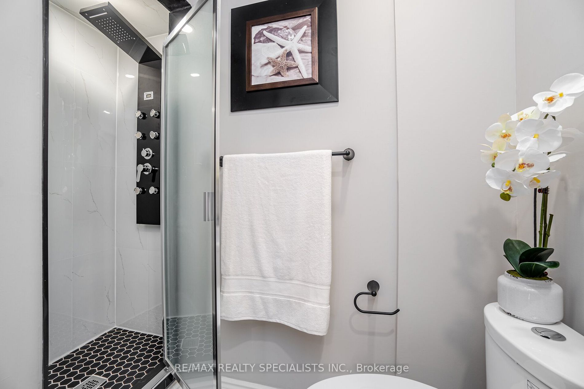 181 Satok Cres