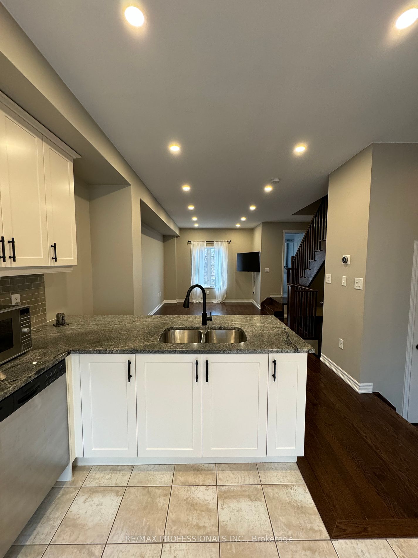 1123 Haig Blvd, #2