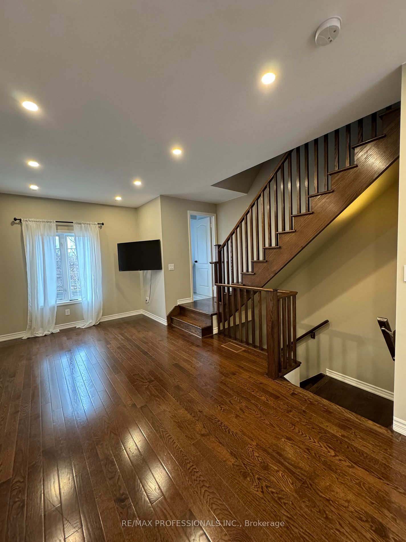 1123 Haig Blvd, #2