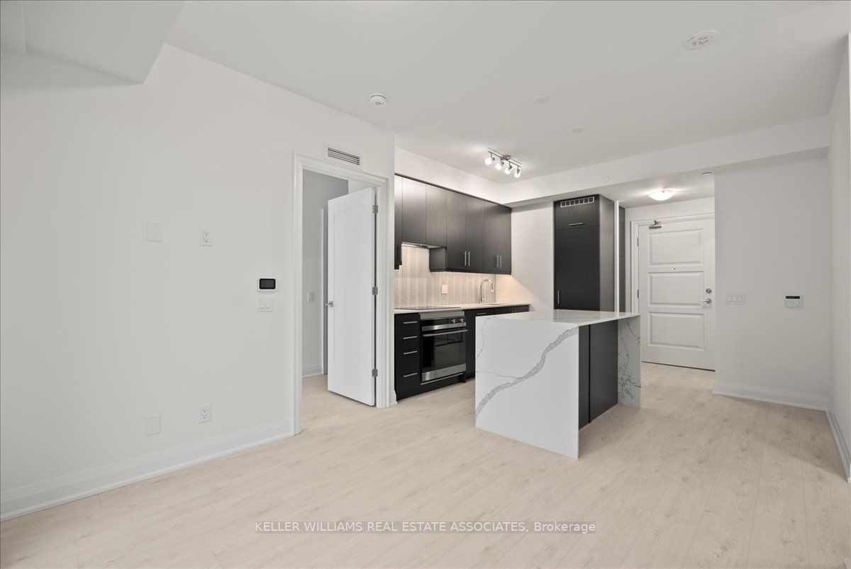 36 Elm Dr W, #1210