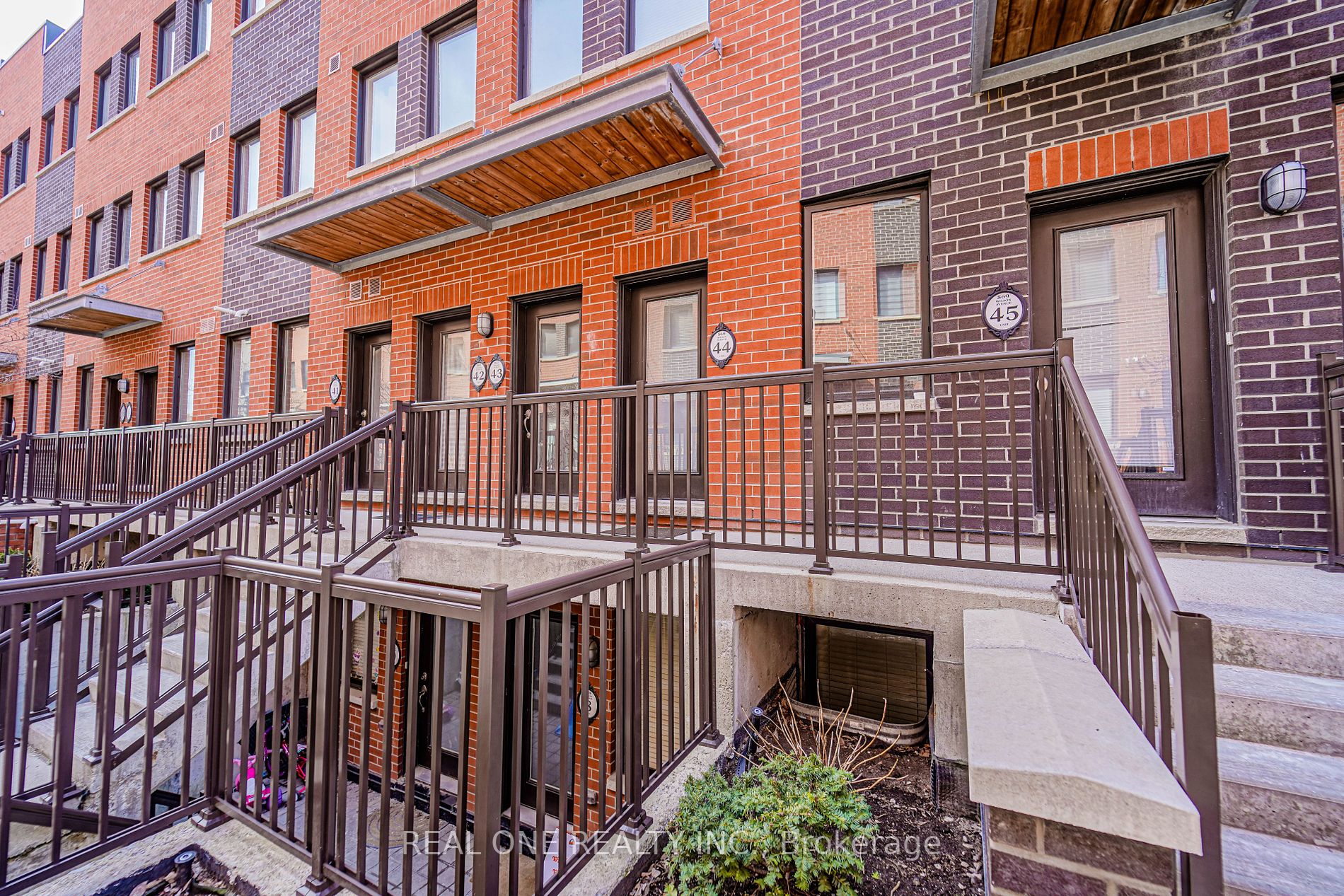 869 Wilson Ave, #44