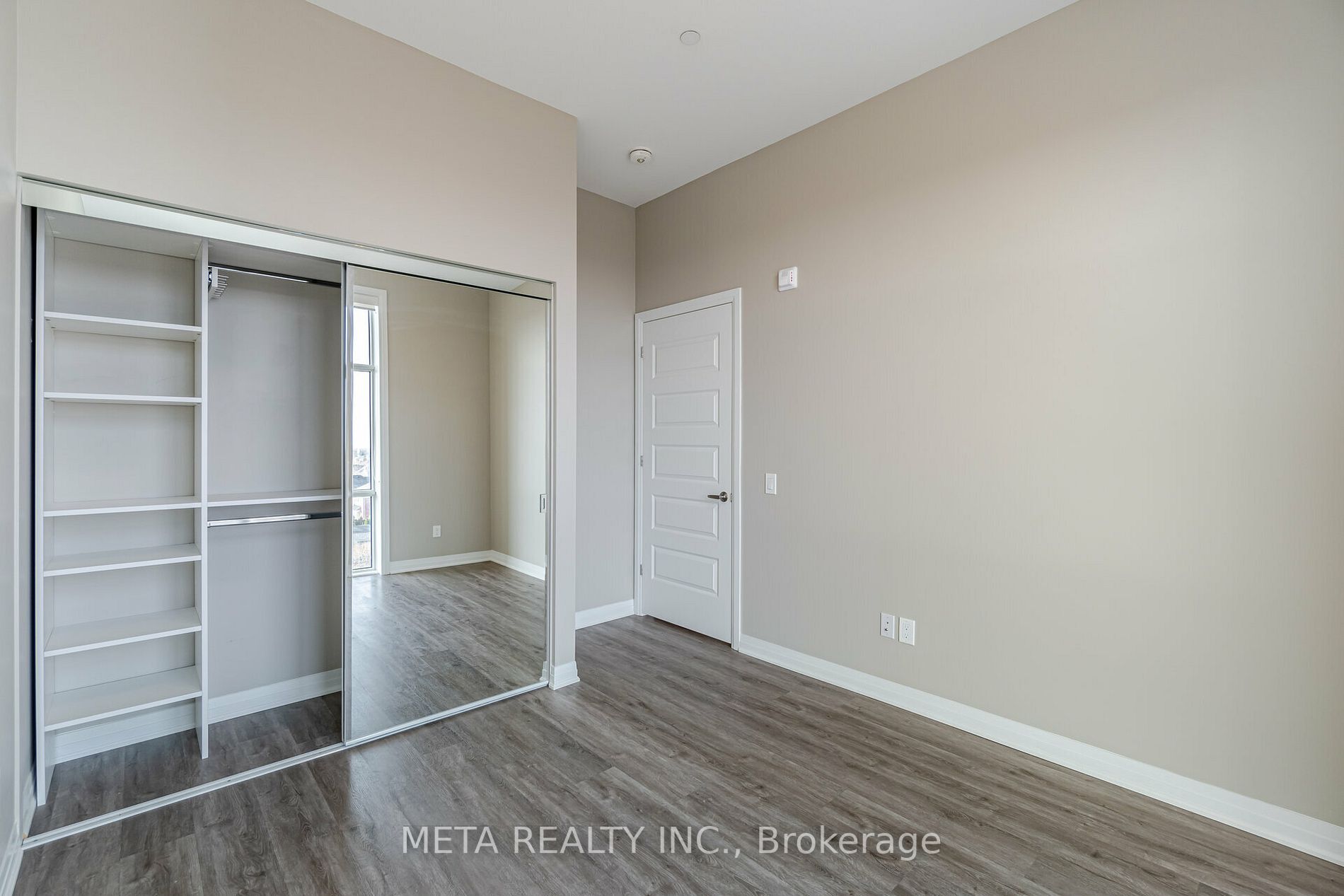 95 Dundas St W, #413