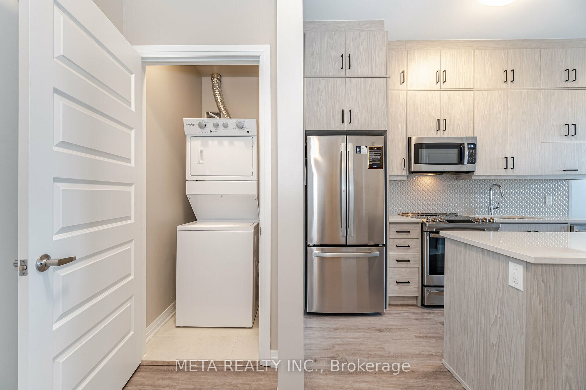 95 Dundas St W, #413