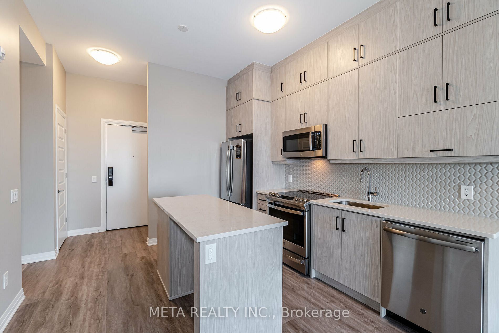95 Dundas St W, #413