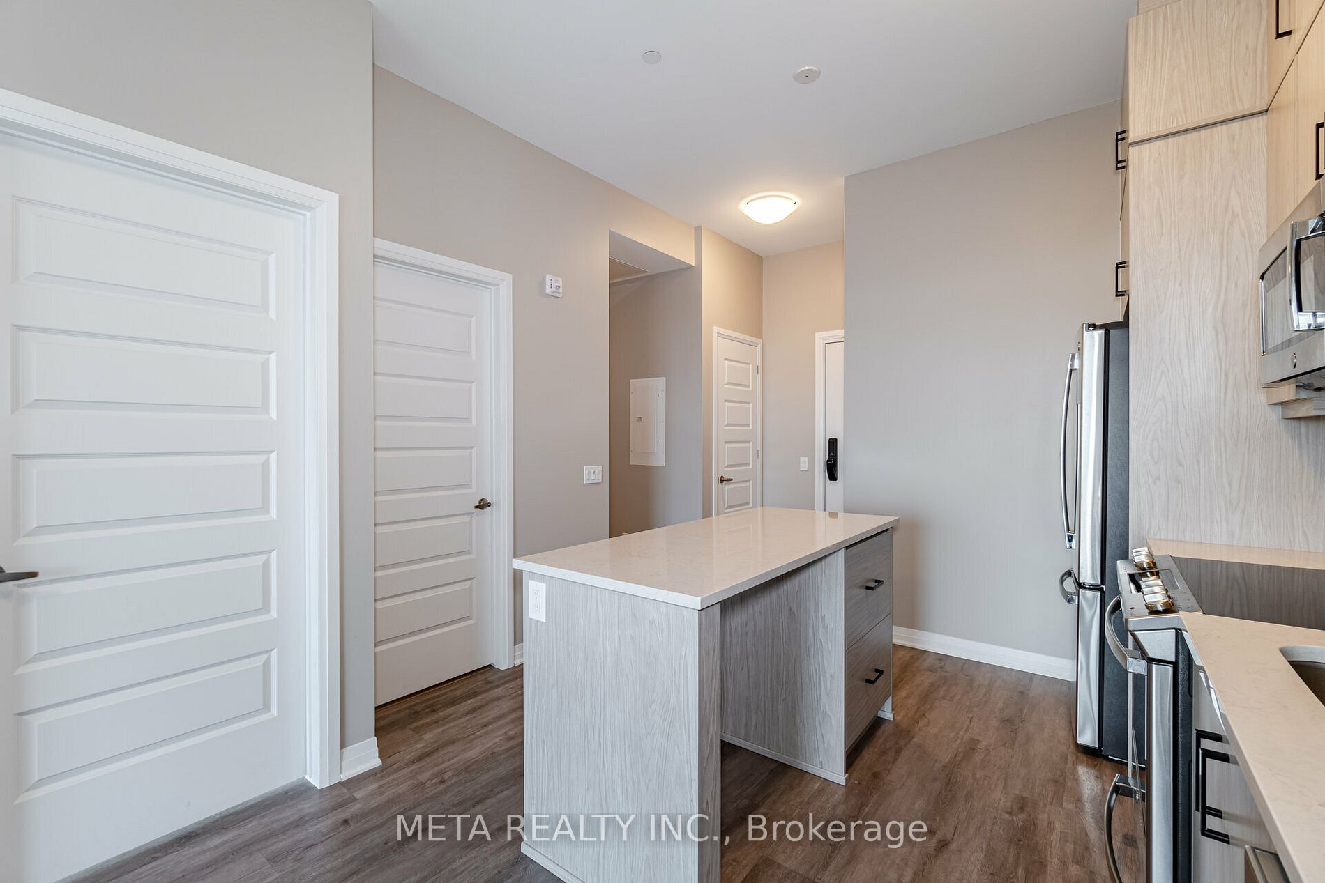 95 Dundas St W, #413