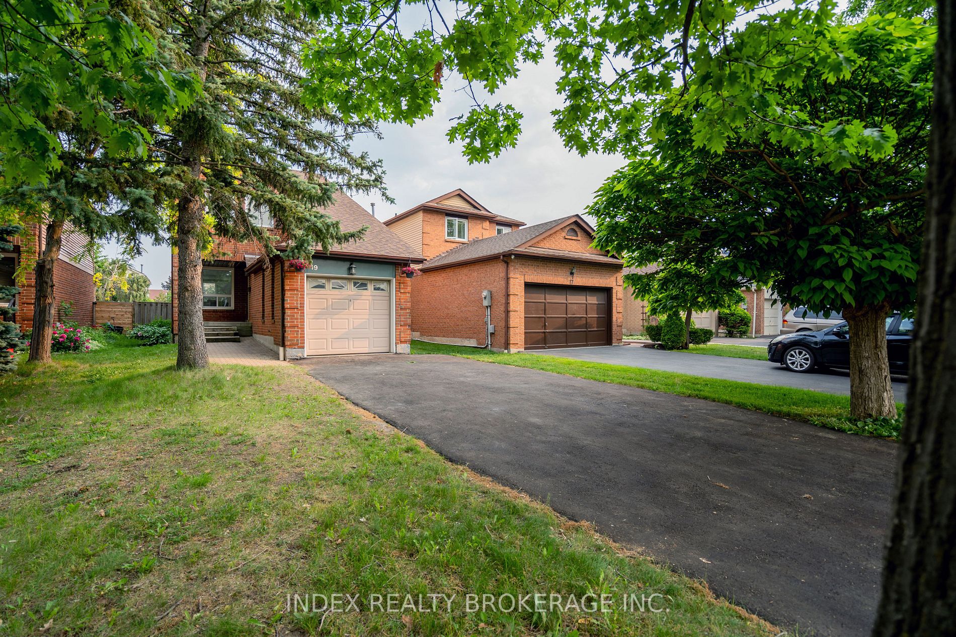 19 Rustywood Dr