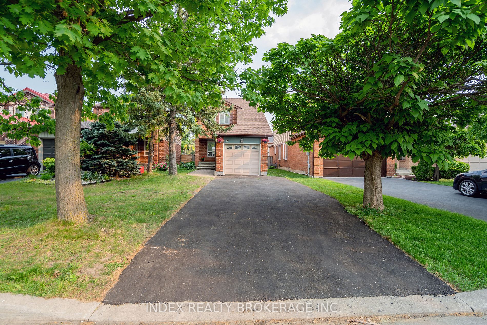 19 Rustywood Dr