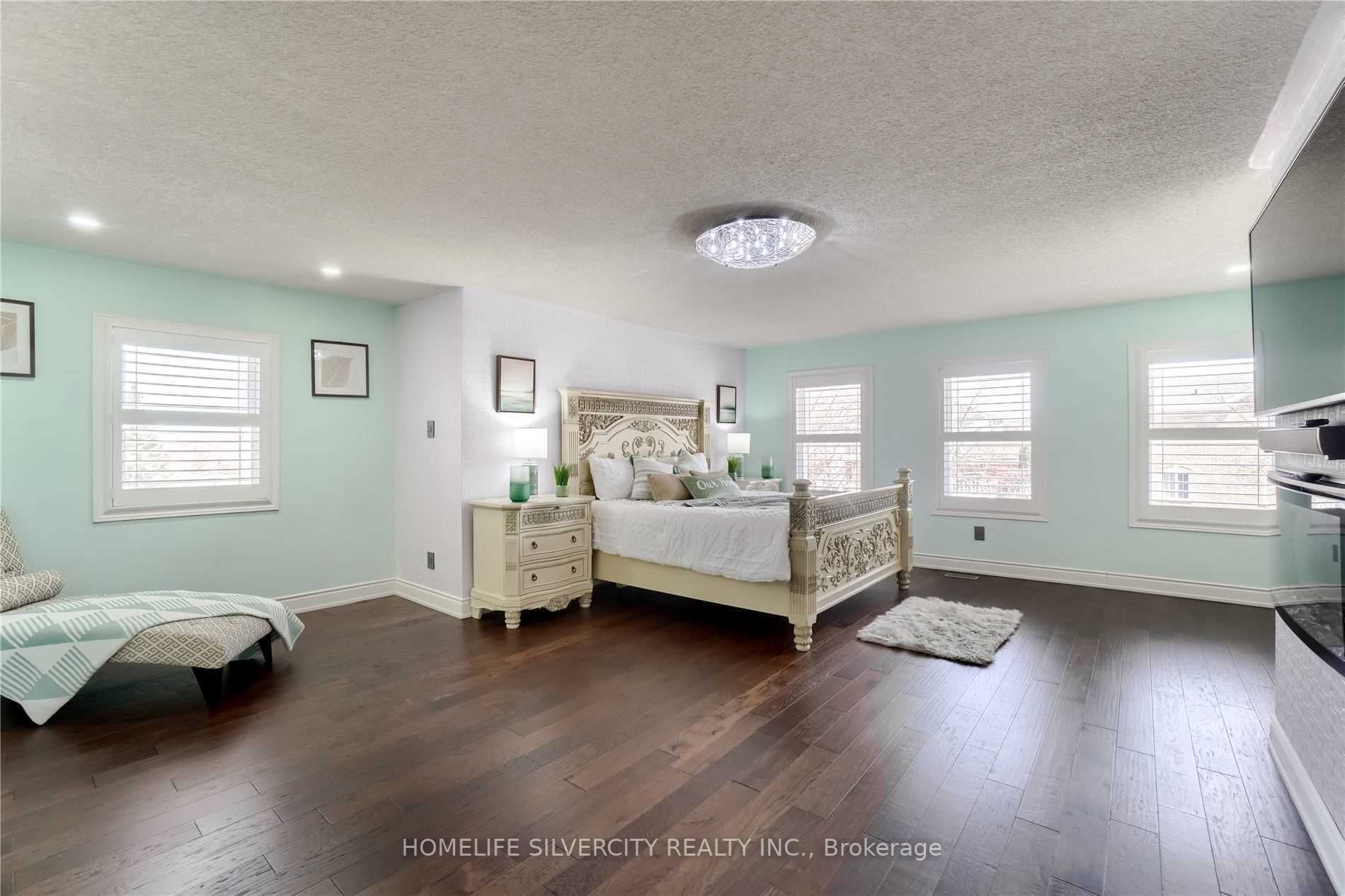 228 Fernforest Dr