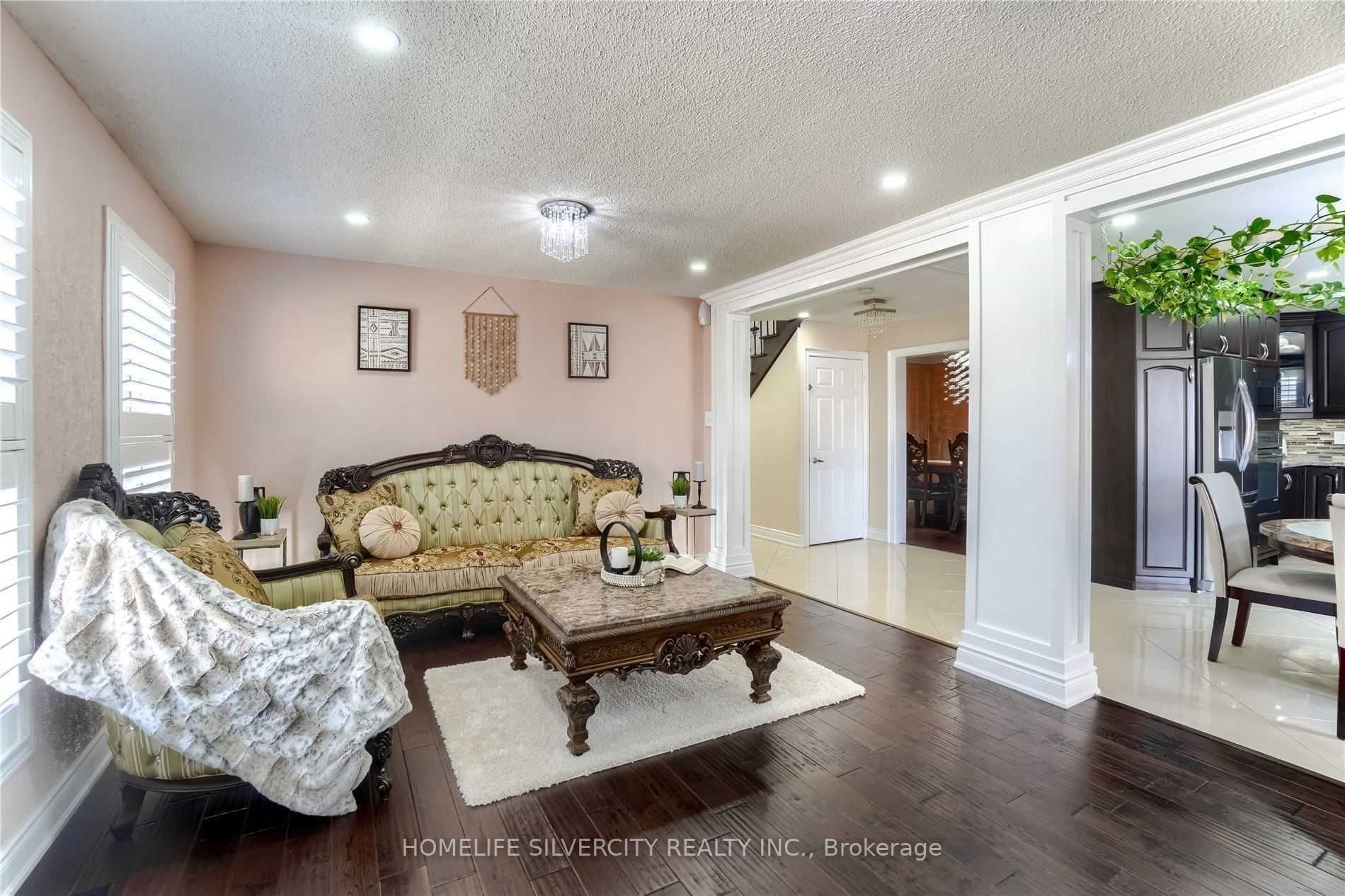 228 Fernforest Dr