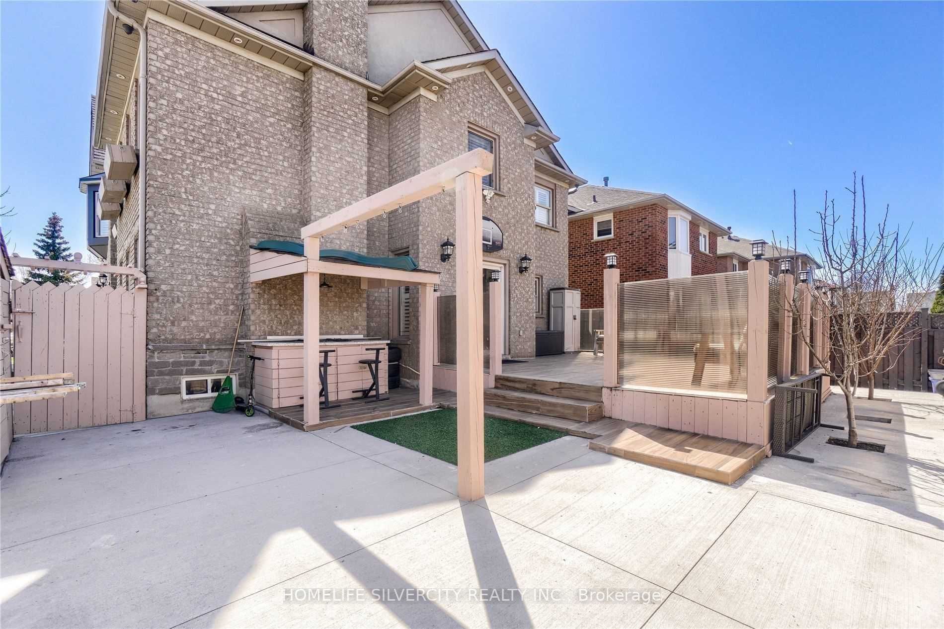 228 Fernforest Dr