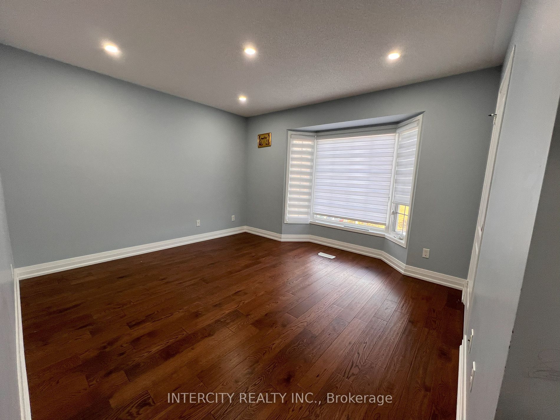 3 Rambling Oak Dr