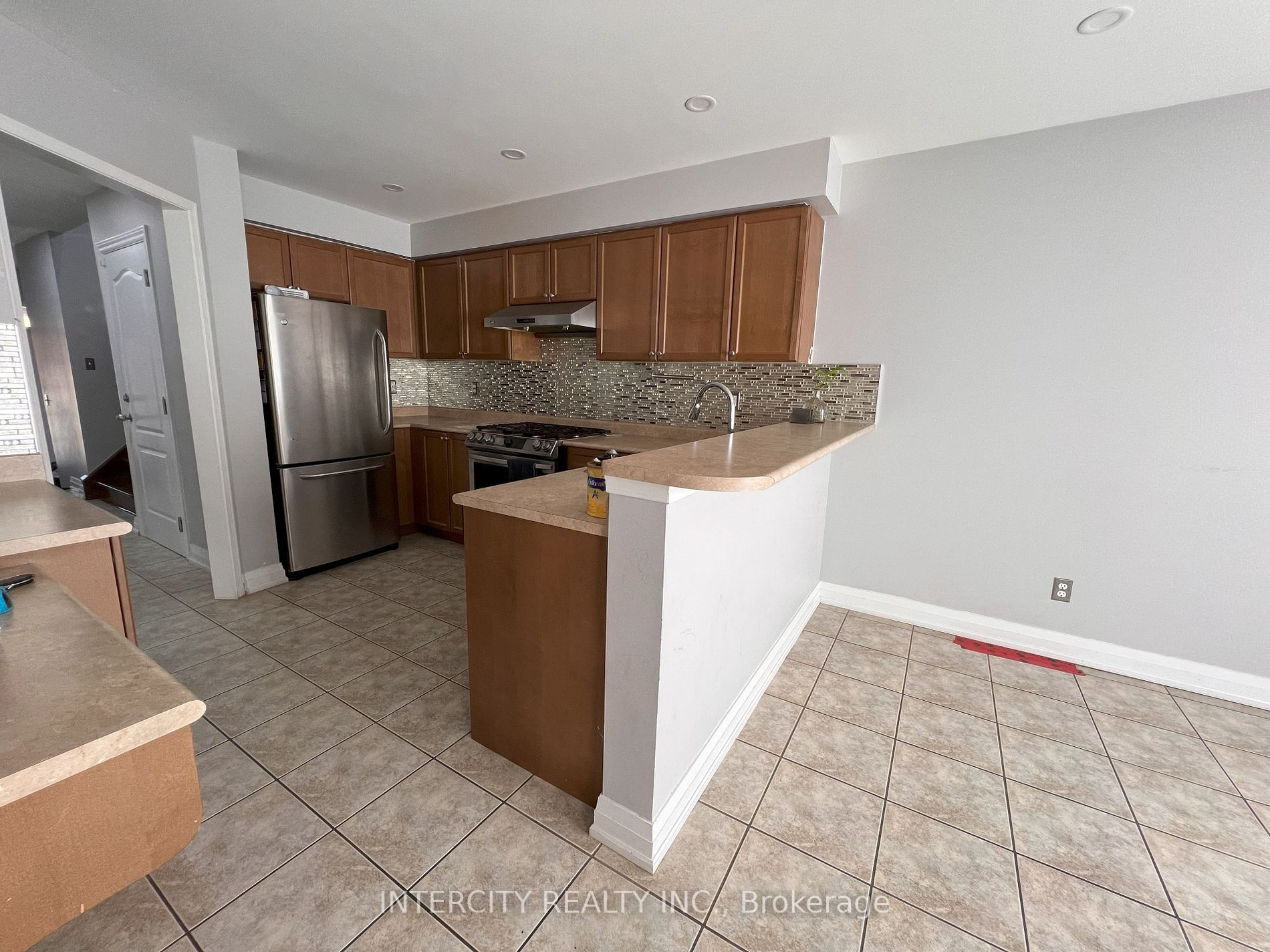 3 Rambling Oak Dr