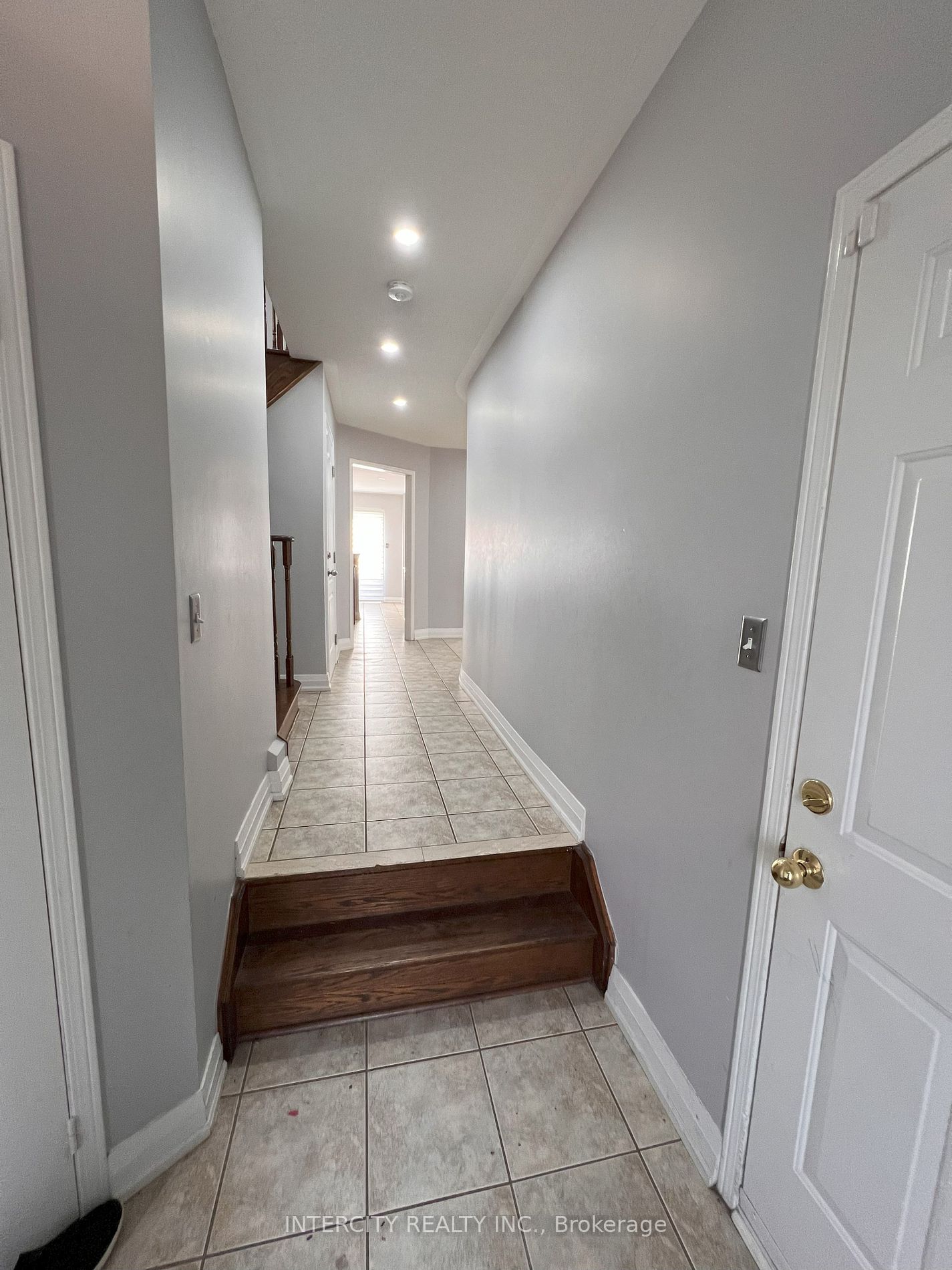 3 Rambling Oak Dr