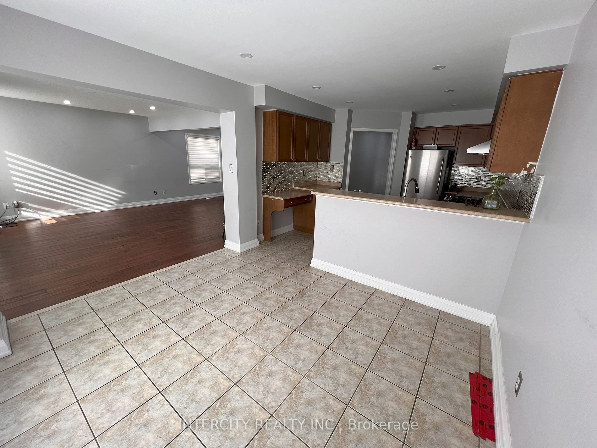 3 Rambling Oak Dr