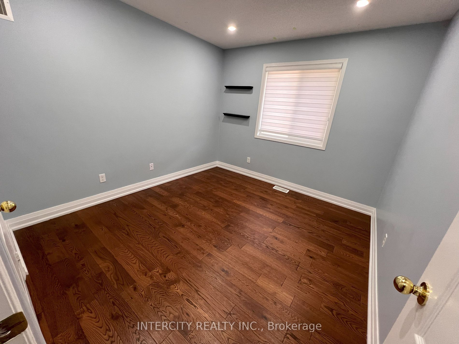 3 Rambling Oak Dr