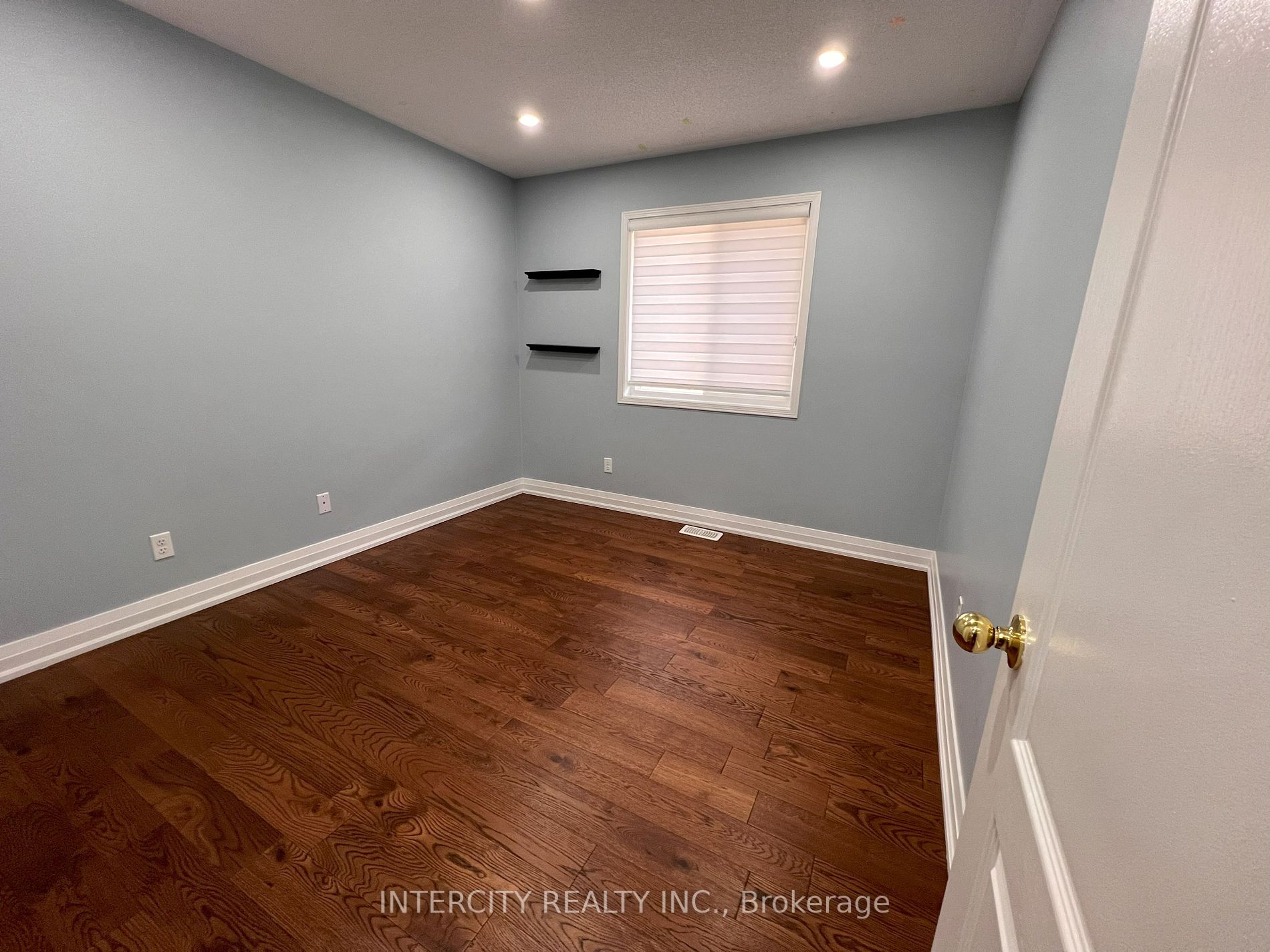 3 Rambling Oak Dr